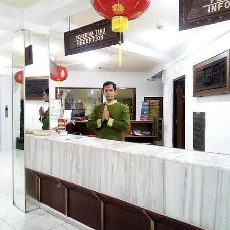 Hotel Merdeka Madiun Zewnętrze zdjęcie