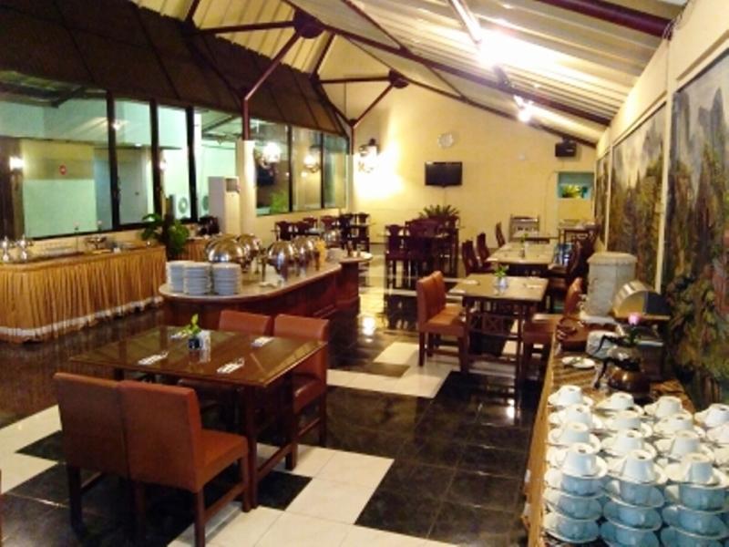 Hotel Merdeka Madiun Zewnętrze zdjęcie