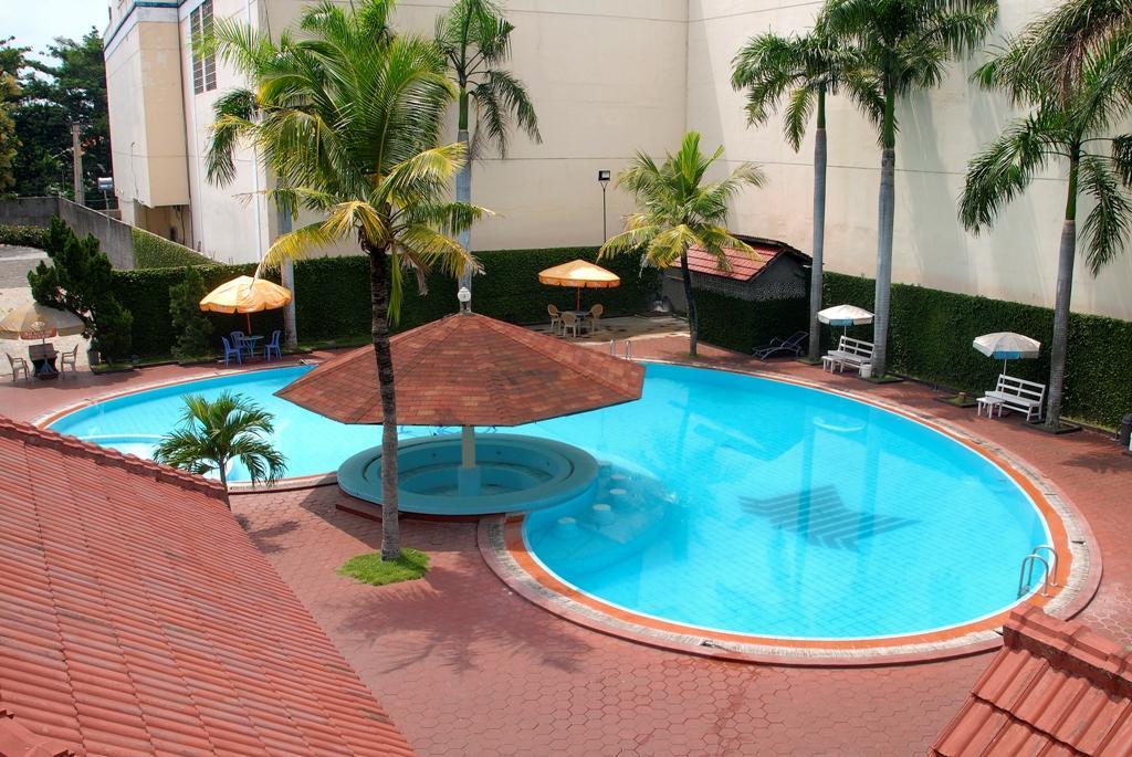 Hotel Merdeka Madiun Zewnętrze zdjęcie