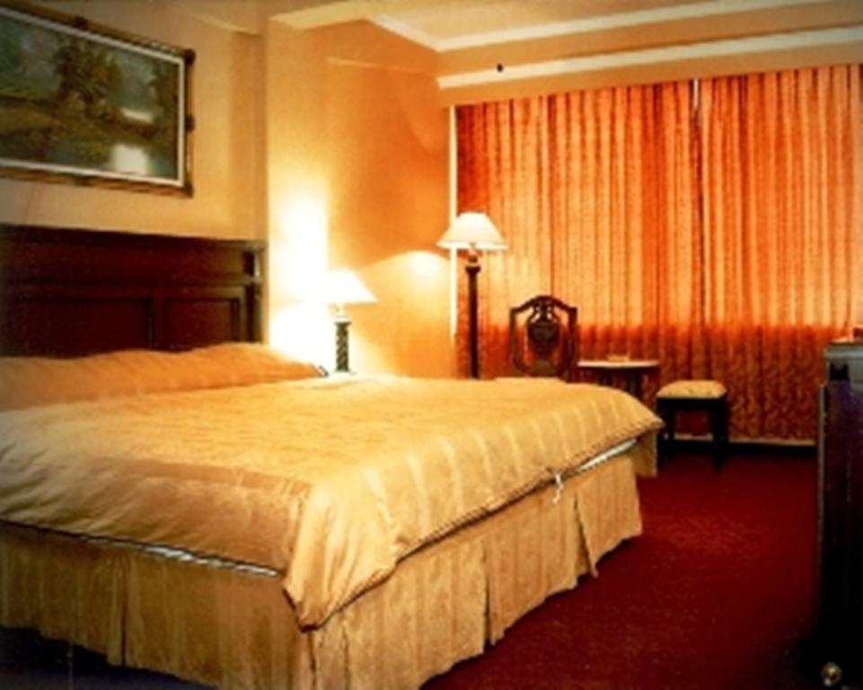 Hotel Merdeka Madiun Zewnętrze zdjęcie