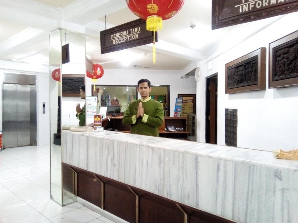 Hotel Merdeka Madiun Zewnętrze zdjęcie