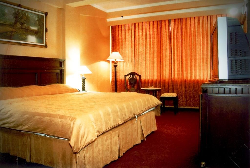 Hotel Merdeka Madiun Zewnętrze zdjęcie