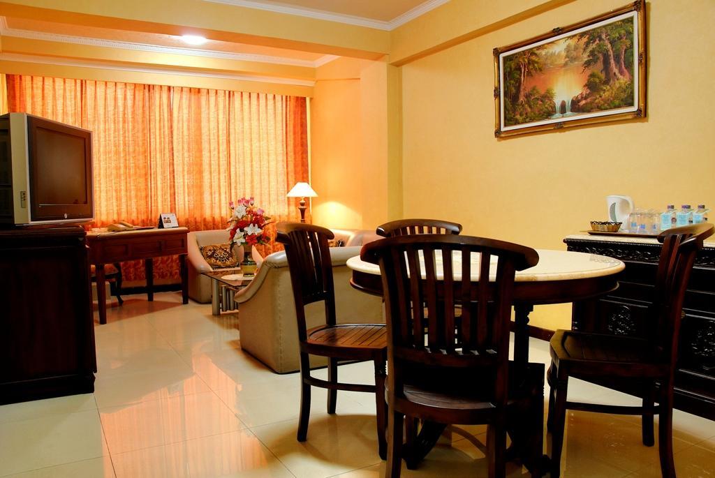 Hotel Merdeka Madiun Zewnętrze zdjęcie
