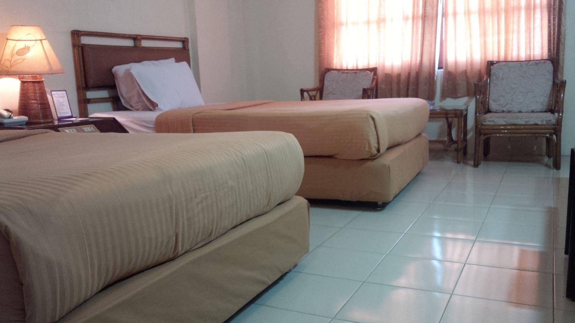Hotel Merdeka Madiun Zewnętrze zdjęcie